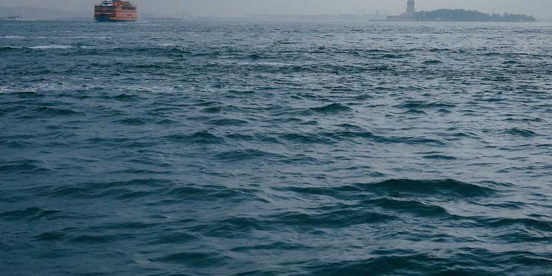 张家界门窗防水密封技术全解析:阳光房与荣泰门业的专业解决方案